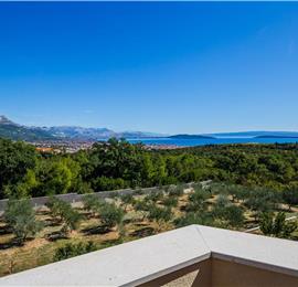 5 Bedroom Villa with Large Pool and Sea Views between Split and Trogir, Sleeps 10